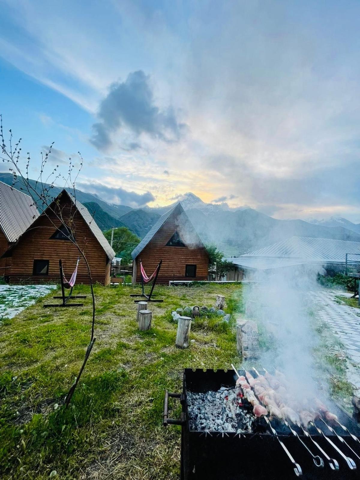 Guesthouse Elli & Cottages Kazbegi Exterior foto